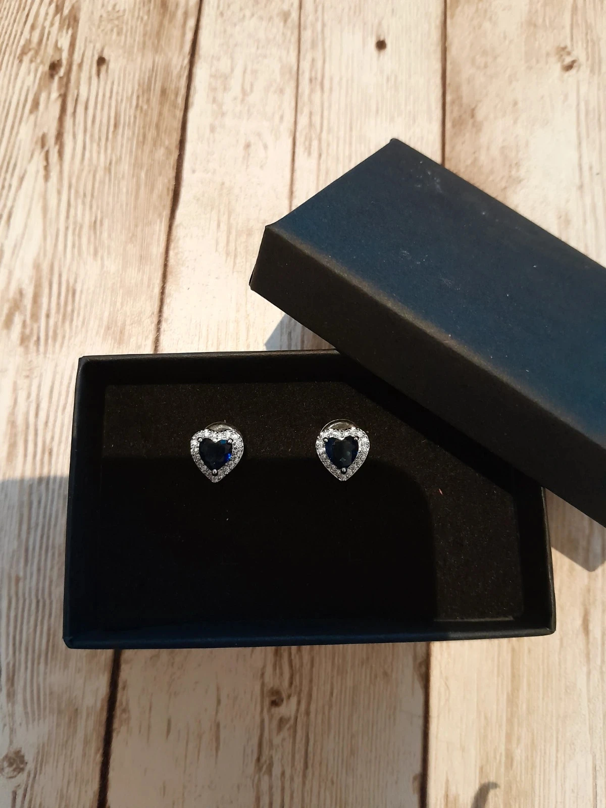 Hartvormige oorbellen met strass – photo 2